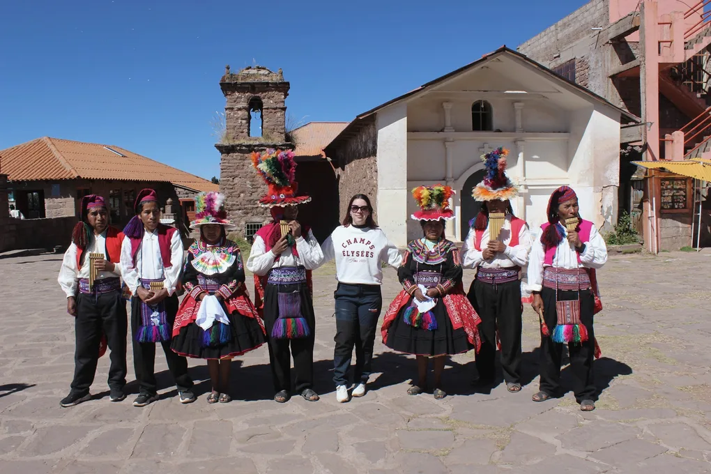 Praça de Taquile com moradores